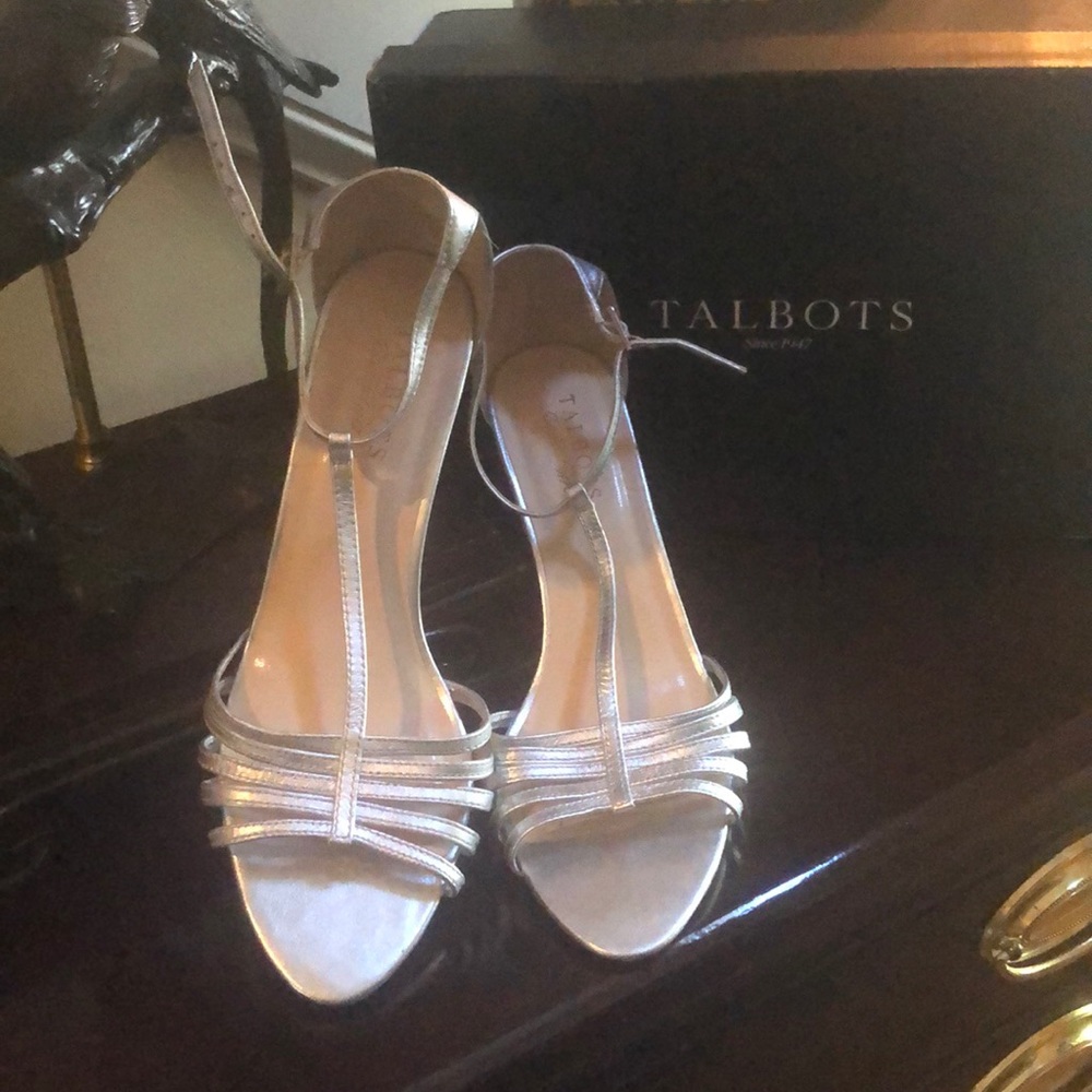 Silver metallic T- Strap dress sandals